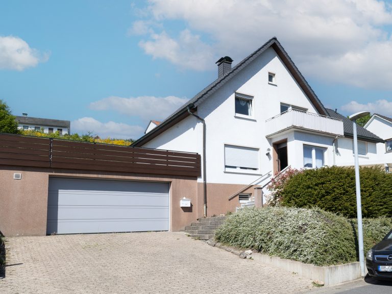 Immobilienangebot - Hiddenhausen - Alle - Wohnen mit Aussicht: Charmantes Einfamilienhaus in ruhiger Höhenlage von Hiddenhausen