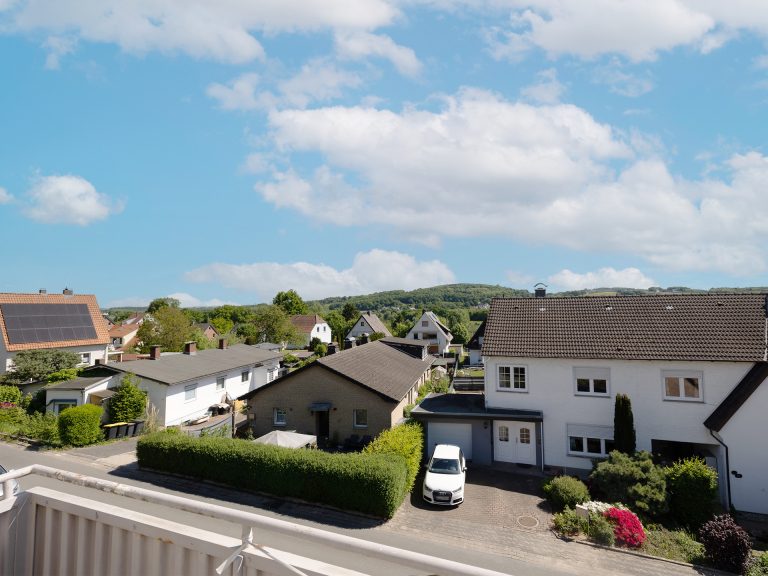 Immobilienangebot - Hiddenhausen - Alle - Wohnen mit Aussicht: Charmantes Einfamilienhaus in ruhiger Höhenlage von Hiddenhausen