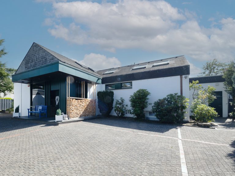 Immobilienangebot - Borgholzhausen - Alle - Beeindruckende Liegenschaft mit harmonisch angelegtem Garten in Borgholzhausen