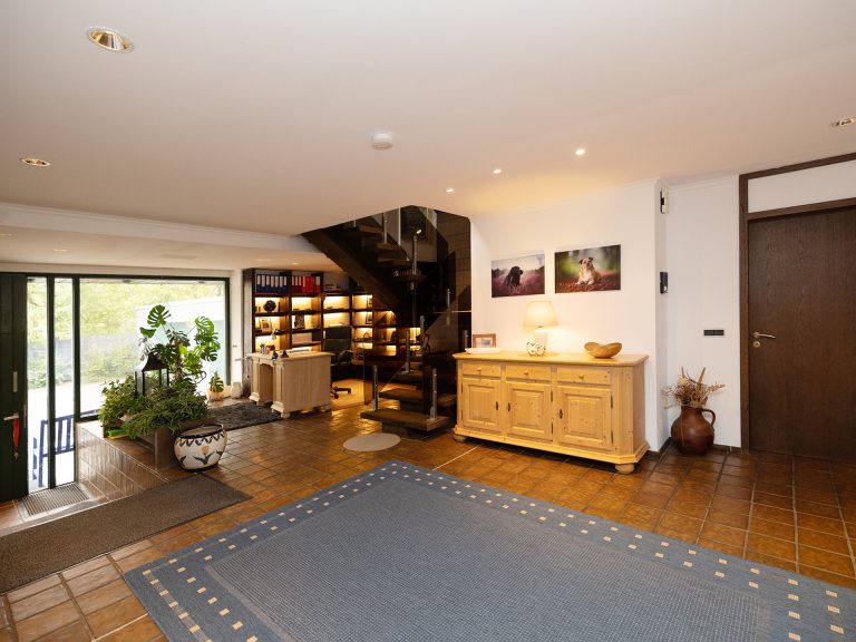 Immobilienangebot - Borgholzhausen - Alle - Beeindruckende Liegenschaft mit harmonisch angelegtem Garten in Borgholzhausen