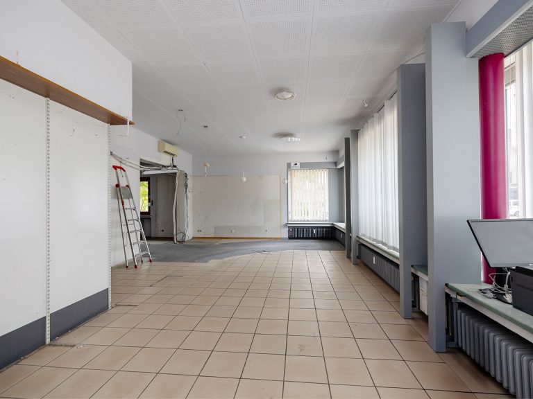 Immobilienangebot - Detmold / Remmighausen - Alle - Für Investoren & Unternehmer: Solides Mehrparteienhaus mit Gewerbeanteil in Detmold