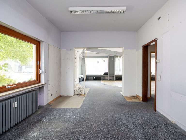 Immobilienangebot - Detmold / Remmighausen - Alle - Für Investoren & Unternehmer: Solides Mehrparteienhaus mit Gewerbeanteil in Detmold