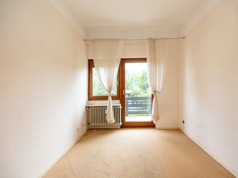 Immobilienangebot - Detmold / Remmighausen - Alle - Für Investoren & Unternehmer: Solides Mehrparteienhaus mit Gewerbeanteil in Detmold