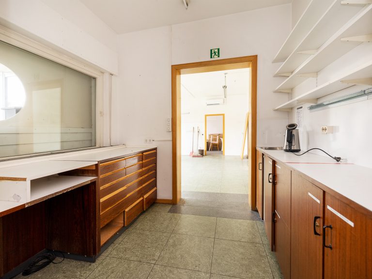 Immobilienangebot - Detmold / Remmighausen - Alle - Für Investoren & Unternehmer: Solides Mehrparteienhaus mit Gewerbeanteil in Detmold