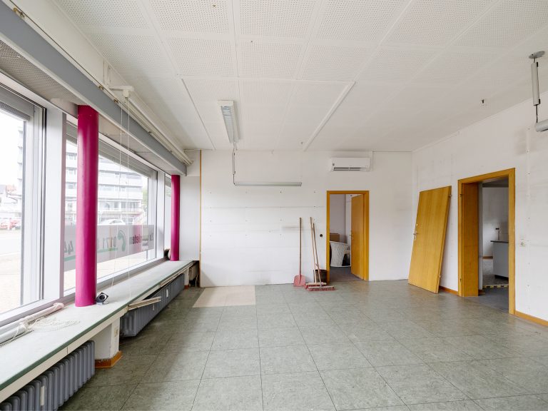 Immobilienangebot - Detmold / Remmighausen - Alle - Für Investoren & Unternehmer: Solides Mehrparteienhaus mit Gewerbeanteil in Detmold
