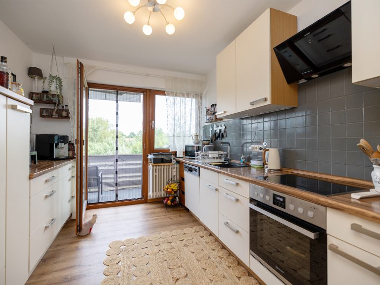 Immobilienangebot - Detmold / Remmighausen - Alle - Für Investoren & Unternehmer: Solides Mehrparteienhaus mit Gewerbeanteil in Detmold