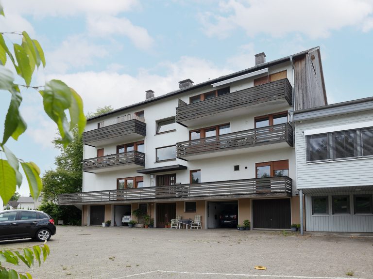 Immobilienangebot - Detmold / Remmighausen - Alle - Für Investoren & Unternehmer: Solides Mehrparteienhaus mit Gewerbeanteil in Detmold