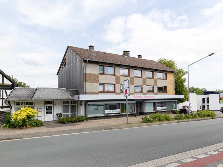 Immobilienangebot - Detmold / Remmighausen - Alle - Für Investoren & Unternehmer: Solides Mehrparteienhaus mit Gewerbeanteil in Detmold