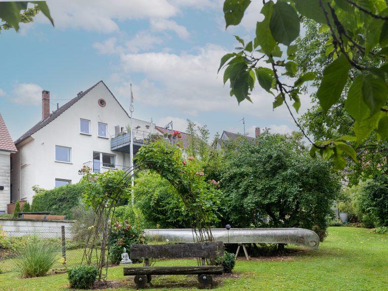 Immobilienangebot - Barntrup - Alle - Für Generationen gemacht: Solides Mehrfamilienhaus mit traumhaften Garten und Ausblick in Barntrup