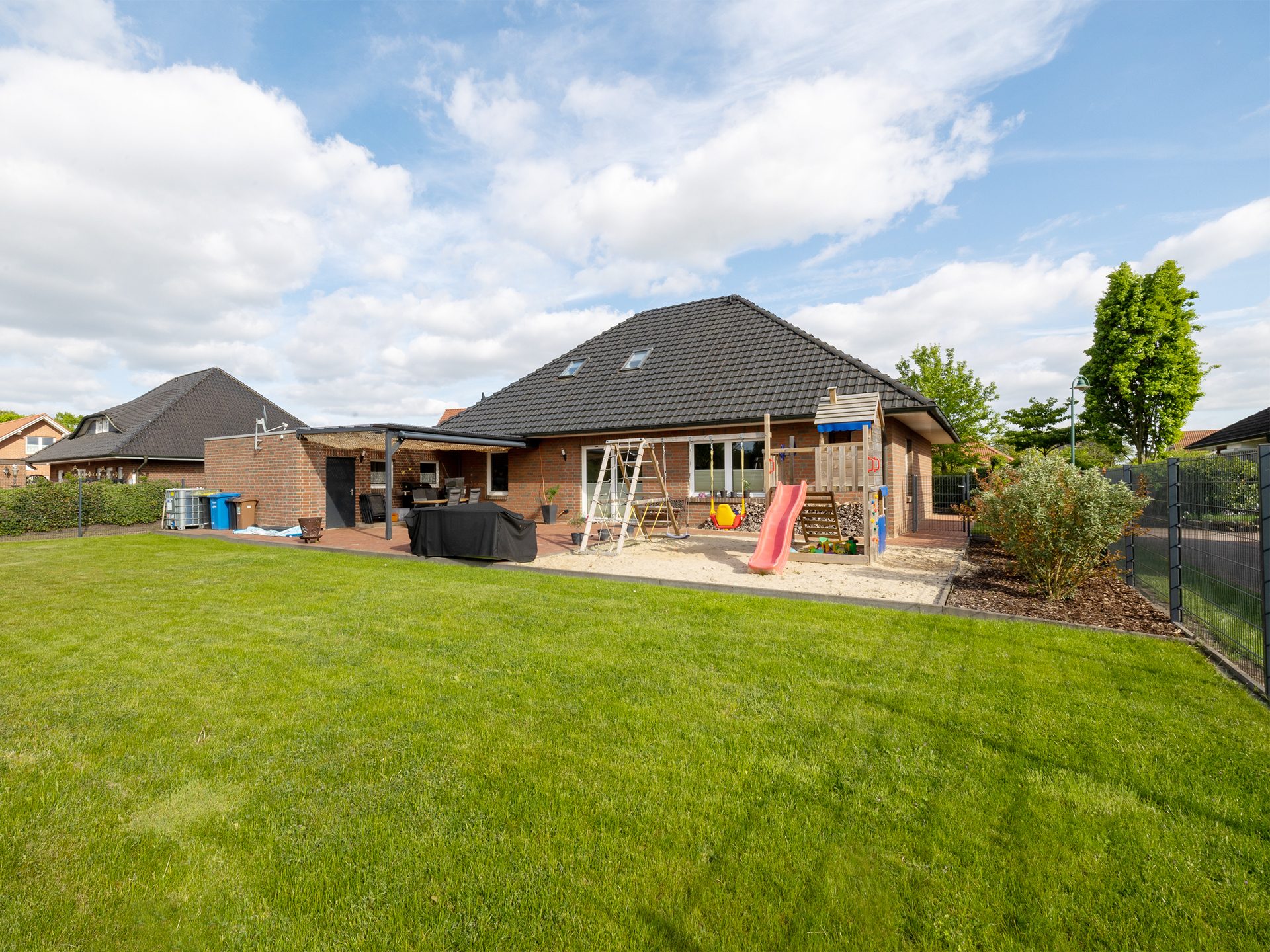 Immobilienangebot - Holdorf - Alle - Wohlfühlen auf ganzer Linie – Modernisierter Bungalow mit Herz!