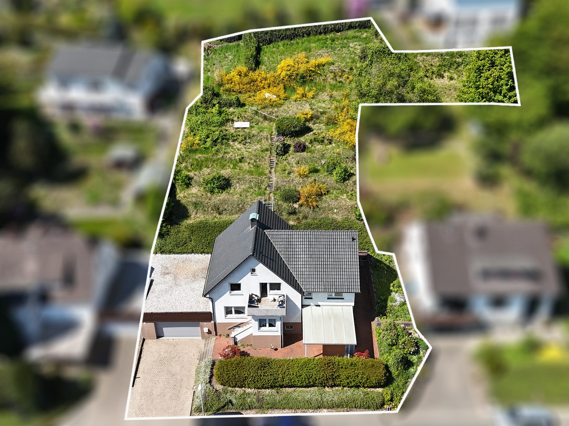 Immobilienangebot - Hiddenhausen - Alle - Großes Ein- bis Zweifamilienhaus auf traumhaftem Grundstück in Hiddenhausen