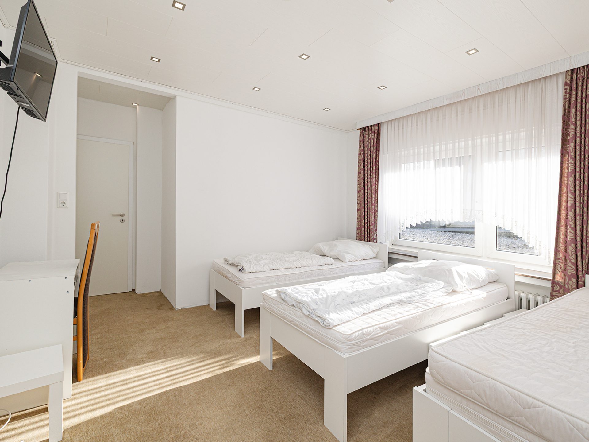 Immobilienangebot - Hiddenhausen - Alle - Großes Ein- bis Zweifamilienhaus auf traumhaftem Grundstück in Hiddenhausen