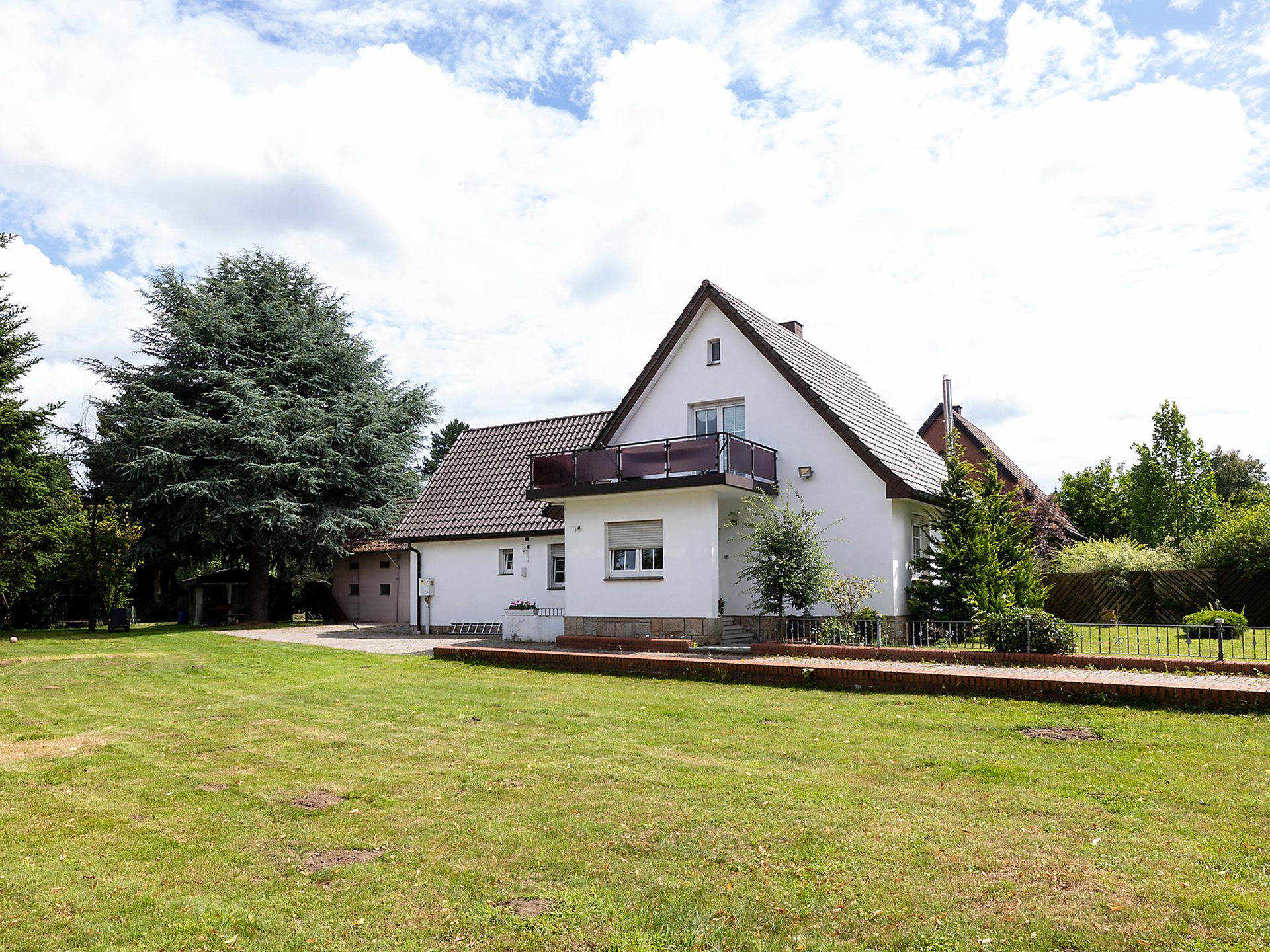 Immobilienangebot - Hasbergen - Alle - Wohnen und Arbeiten – vielseitiges Haus mit großem Grundstück und Potenzial in Hasbergen