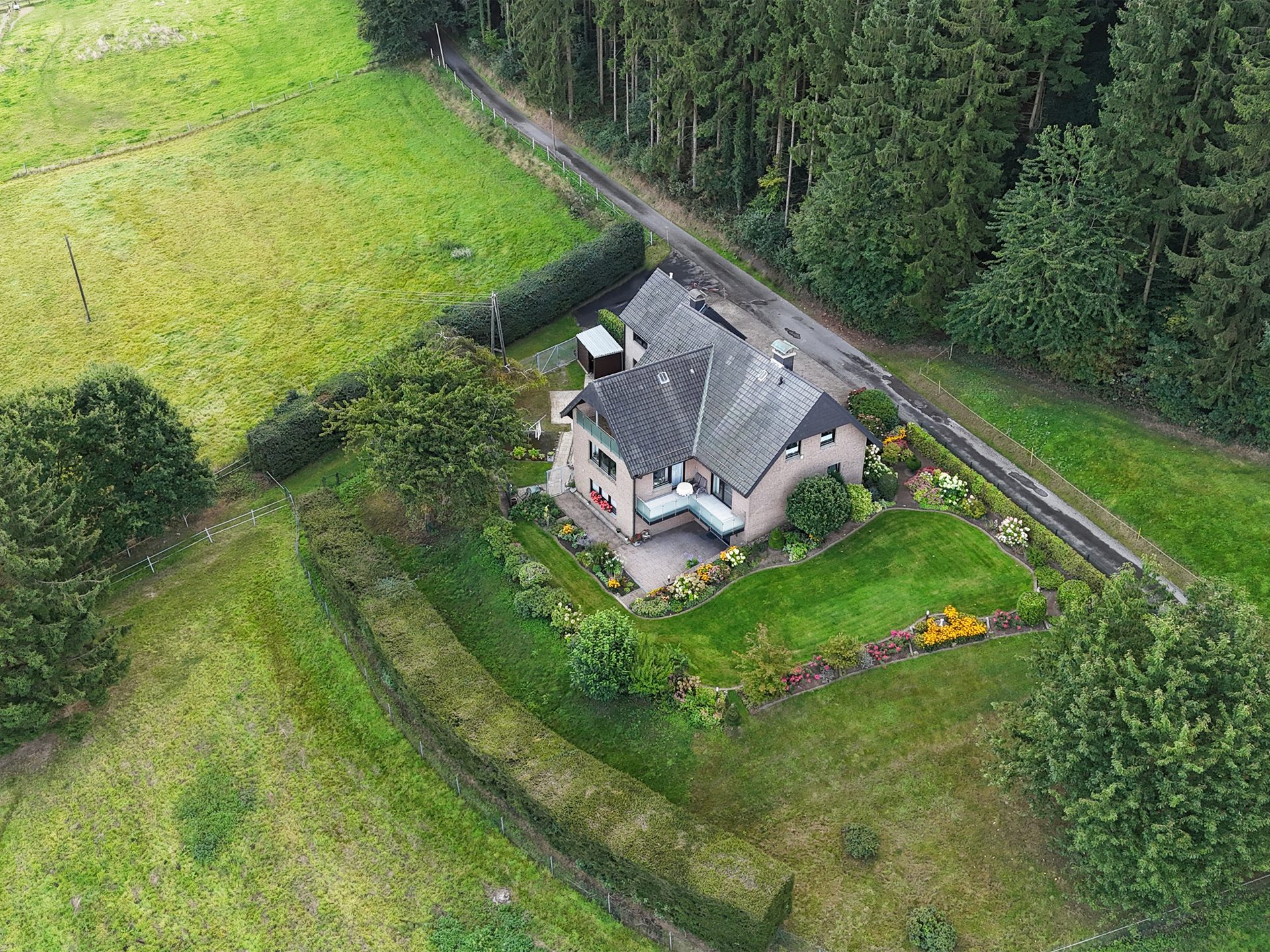 Immobilienangebot - Hilter am Teutoburger Wald - Alle - Großzügiges Einfamilienhaus trifft auf ruhige Waldrandlage in Hilter