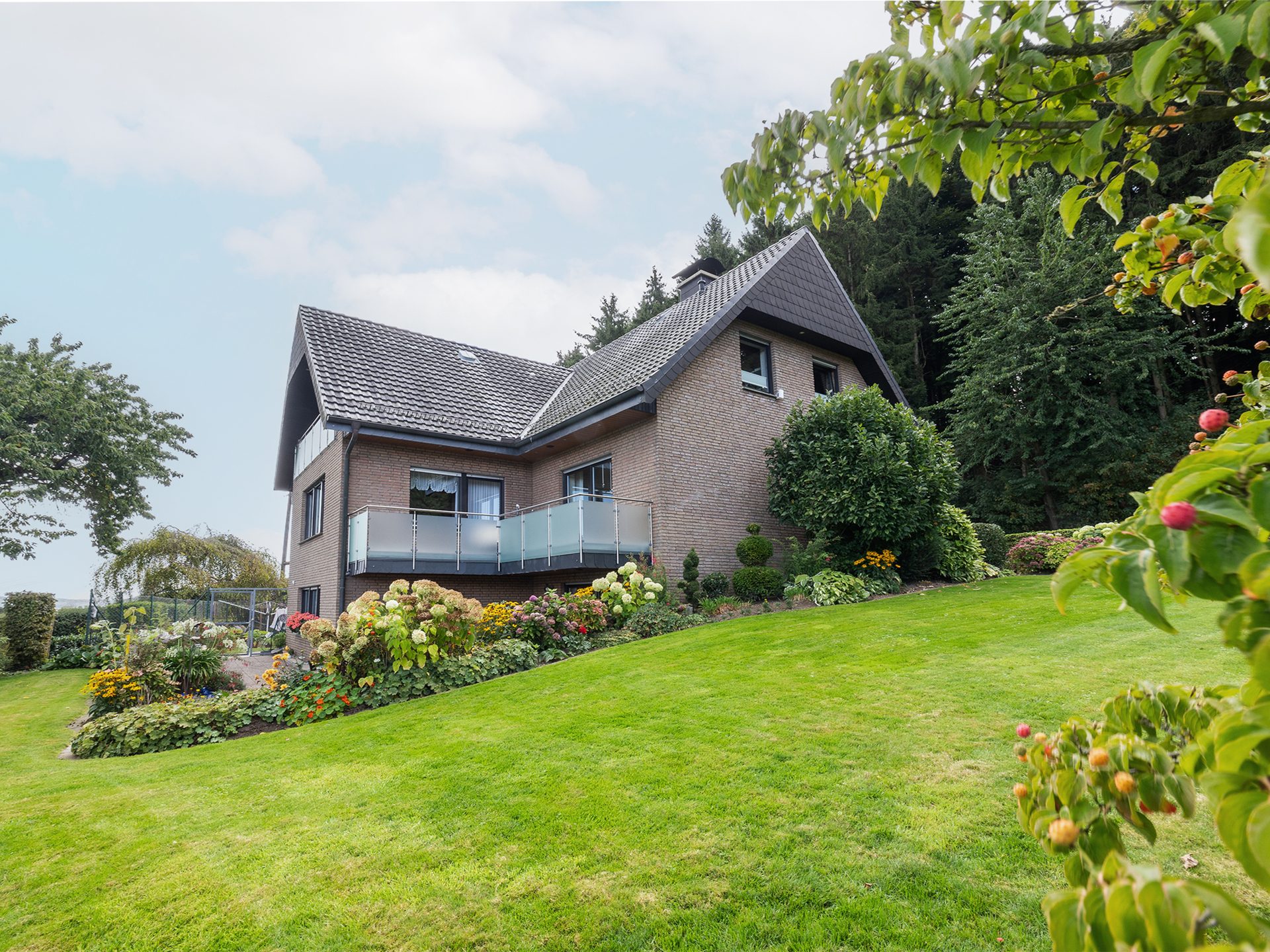Immobilienangebot - Hilter am Teutoburger Wald - Alle - Großzügiges Einfamilienhaus trifft auf ruhige Waldrandlage in Hilter
