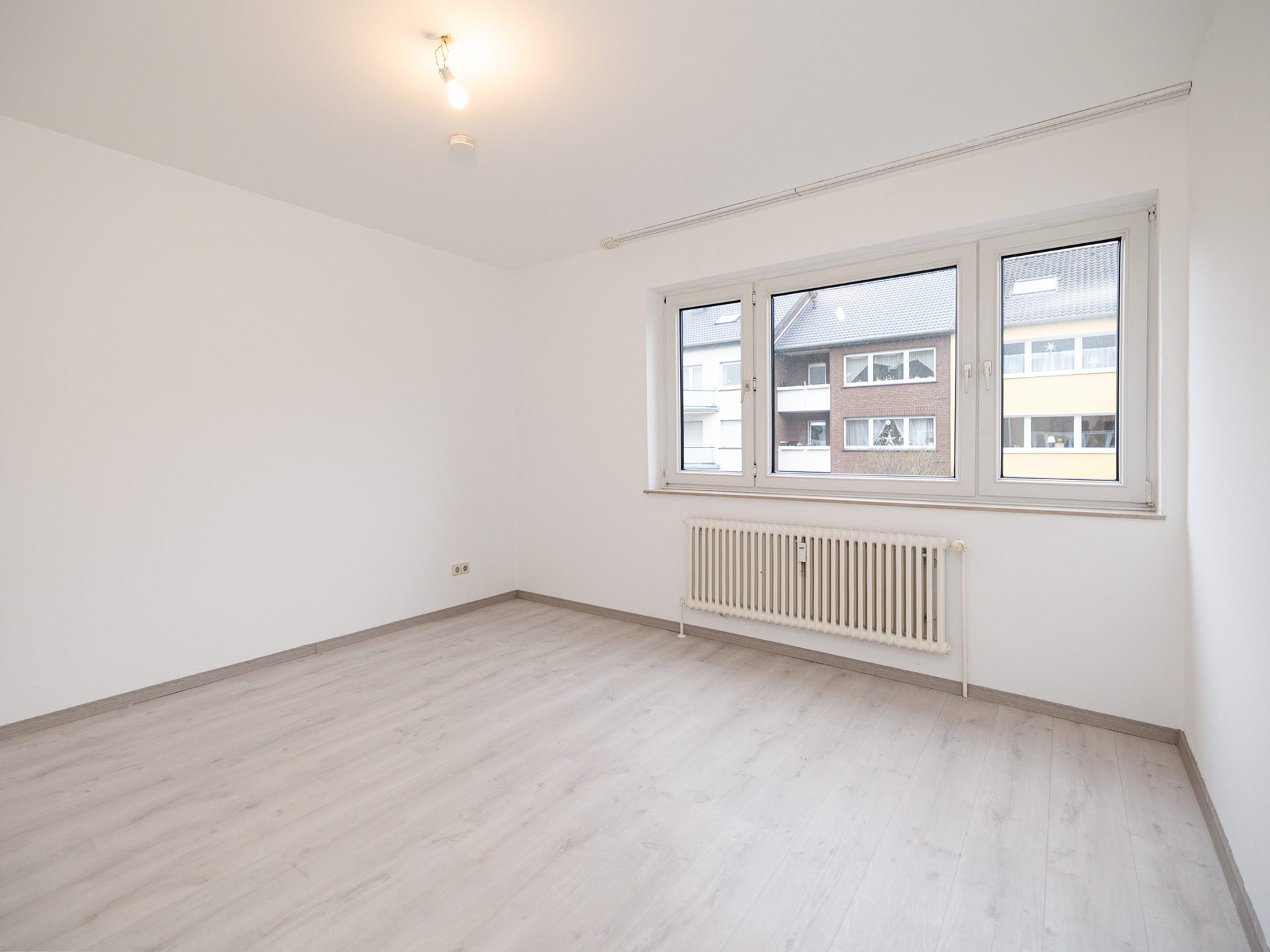 Immobilienangebot - Osnabrück - Alle - Jetzt investieren - Leerstehende Drei-Zimmer-Eigentumswohnung in Osnabrück