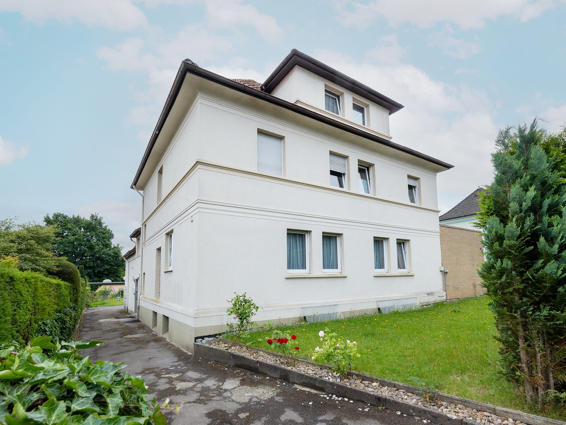 Immobilienangebot - Bad Salzuflen - Alle - 4-Familienhaus mit großzügiger, eigennutzbarer Einheit und 3 vermieteten Wohnungen in Bad Salzuflen
