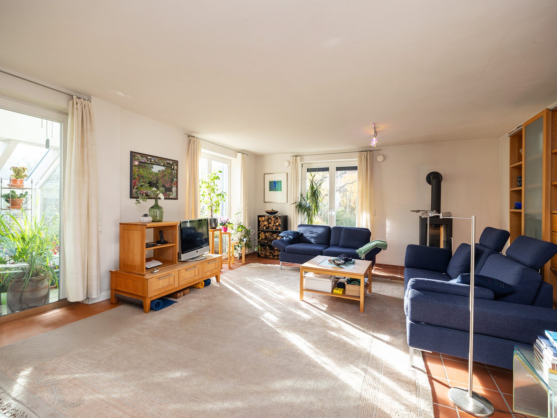 Immobilienangebot - Hiddenhausen - Alle - Einfamilienhaus mit nachhaltigem Energiekonzept und viel Platz in Hiddenhausen