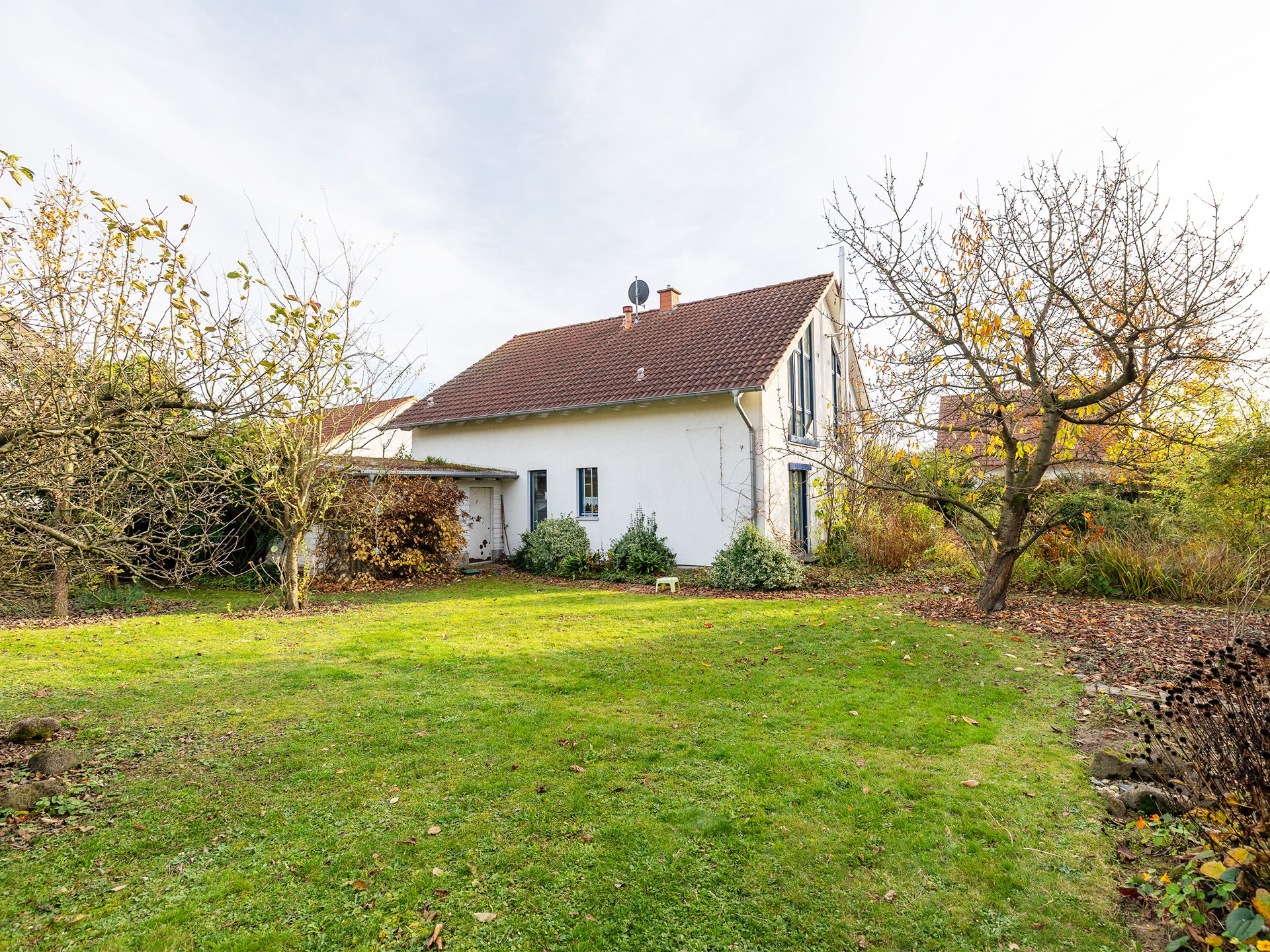 Immobilienangebot - Hiddenhausen - Alle - Einfamilienhaus mit nachhaltigem Energiekonzept und viel Platz in Hiddenhausen
