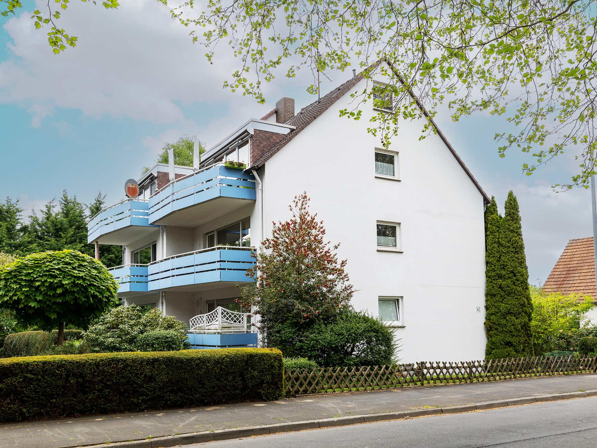 Immobilienangebot - Bad Oeynhausen - Alle - Helle und gepflegte 2-Zimmer-Dachgeschosswohnung mit großzügigem Balkon in Bad Oeynhausen