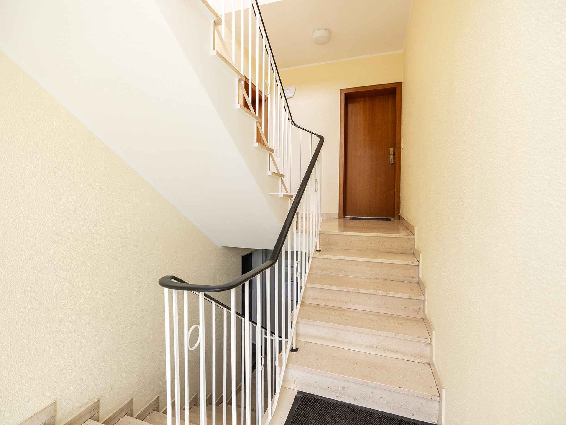 Immobilienangebot - Bad Oeynhausen - Alle - Helle und gepflegte 2-Zimmer-Dachgeschosswohnung mit großzügigem Balkon in Bad Oeynhausen
