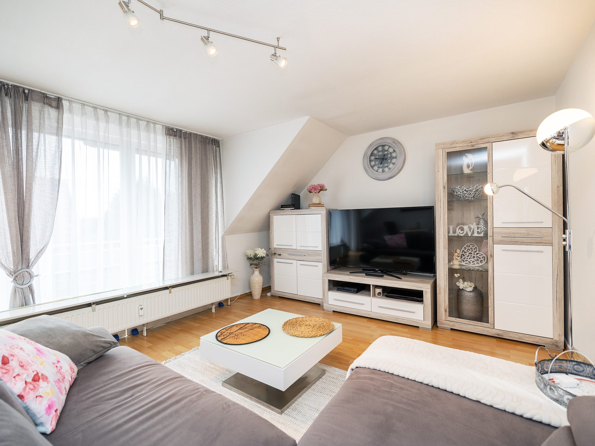 Immobilienangebot - Bad Oeynhausen - Alle - Helle und gepflegte 2-Zimmer-Dachgeschosswohnung mit großzügigem Balkon in Bad Oeynhausen