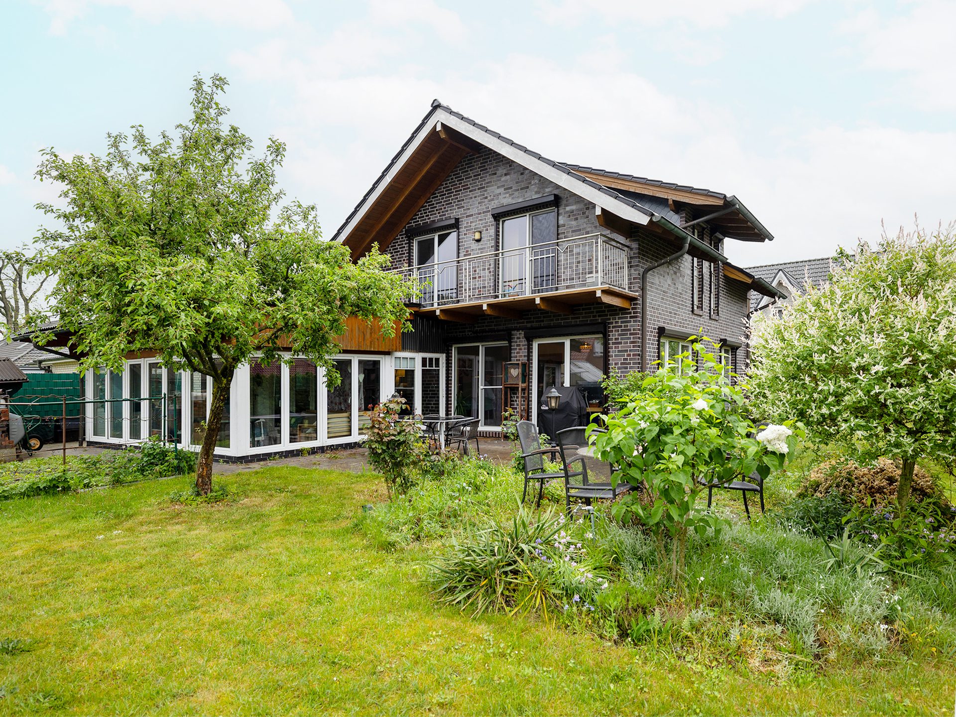 Immobilienangebot - Diepholz - Alle - Modernisiertes Einfamilienhaus mit Wintergarten, Sauna & umlaufender Terrasse