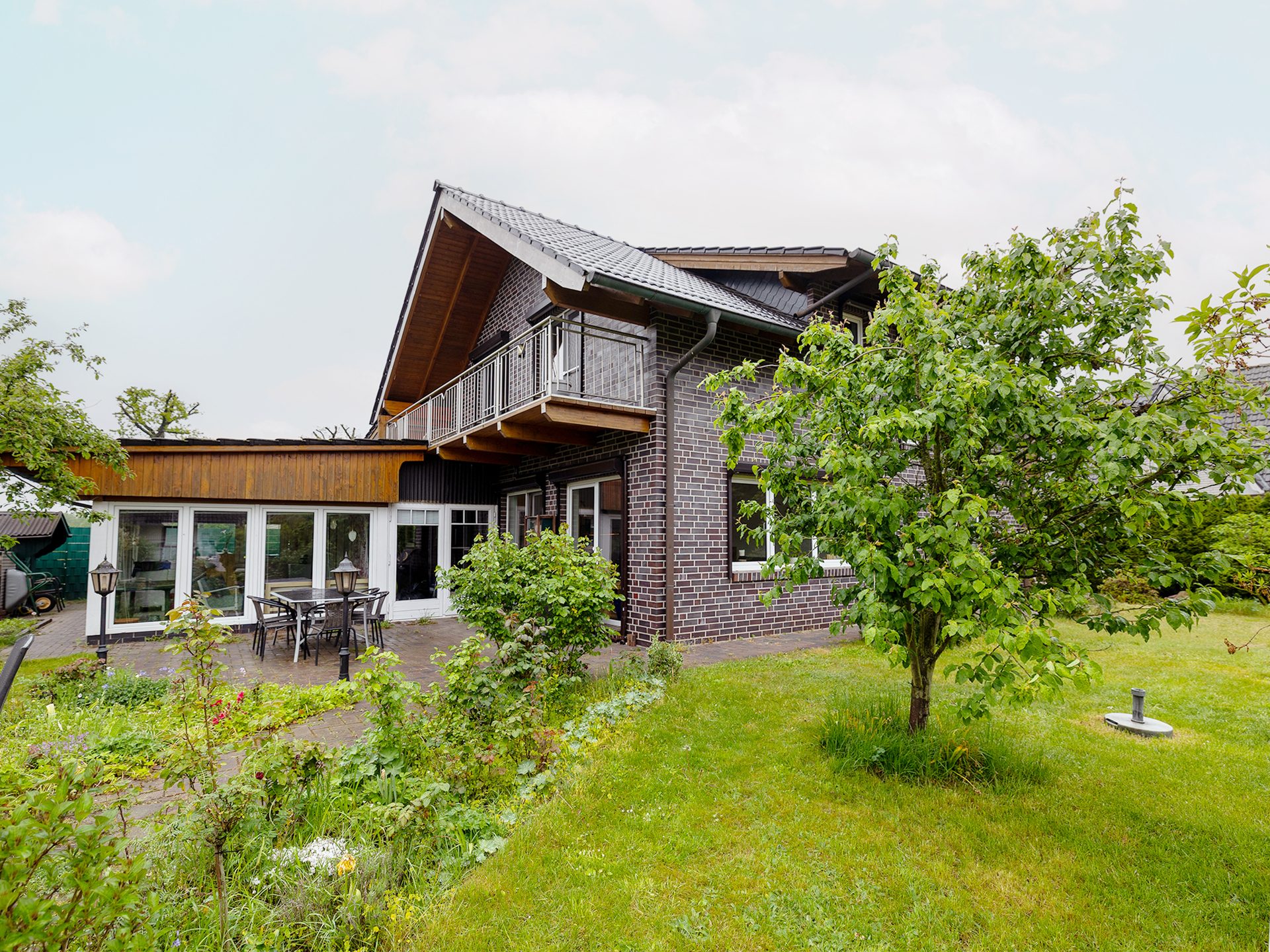 Immobilienangebot - Diepholz - Alle - Modernisiertes Einfamilienhaus mit Wintergarten, Sauna & umlaufender Terrasse