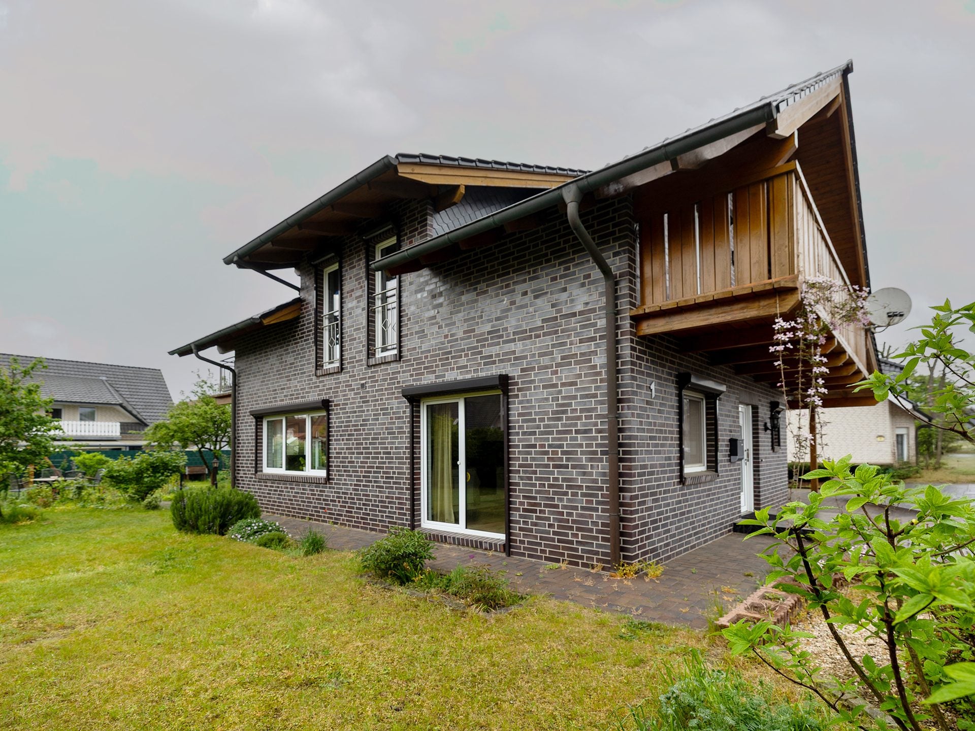 Immobilienangebot - Diepholz - Alle - Modernisiertes Einfamilienhaus mit Wintergarten, Sauna & umlaufender Terrasse