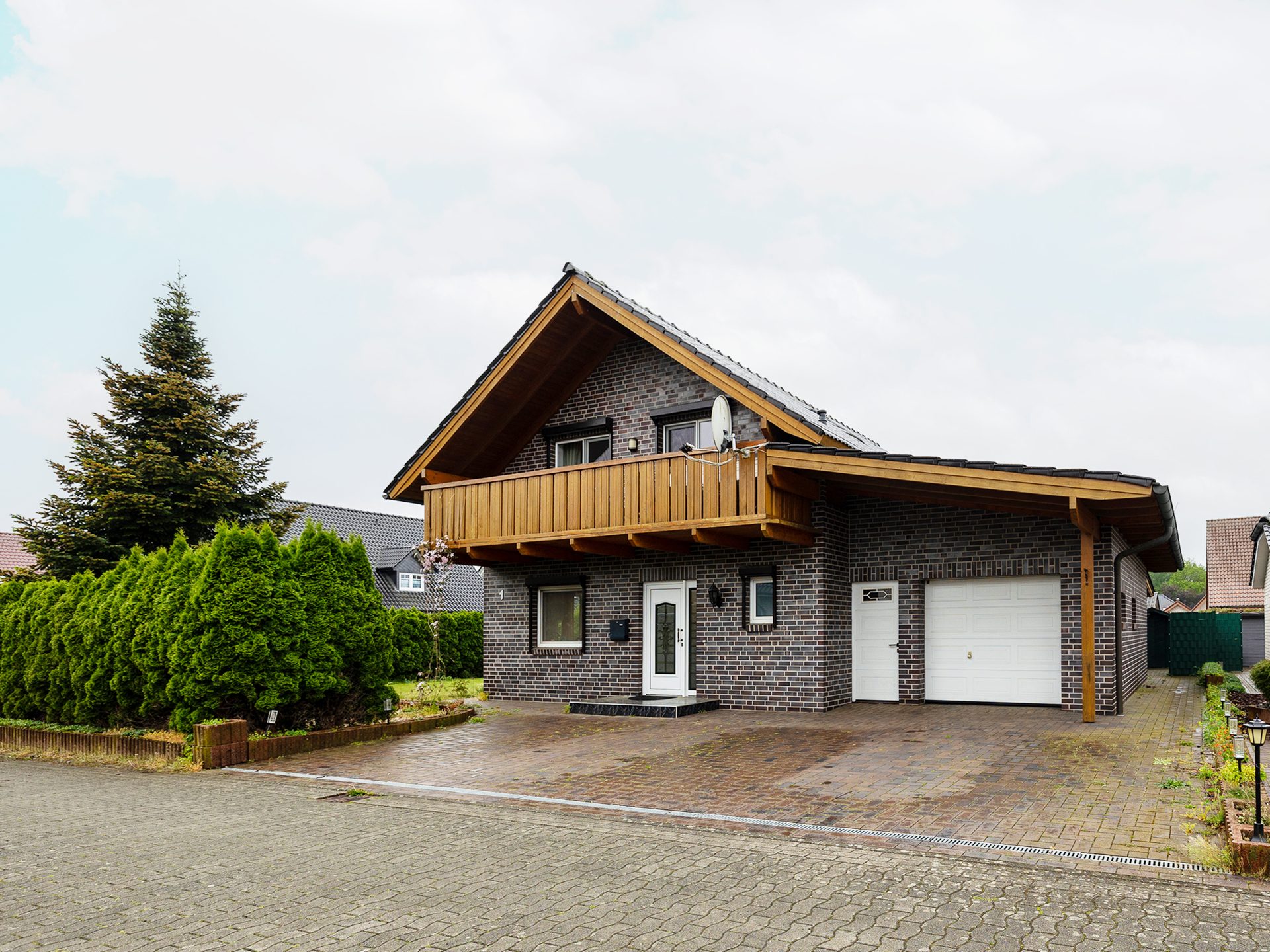 Immobilienangebot - Diepholz - Alle - Modernisiertes Einfamilienhaus mit Wintergarten, Sauna & umlaufender Terrasse