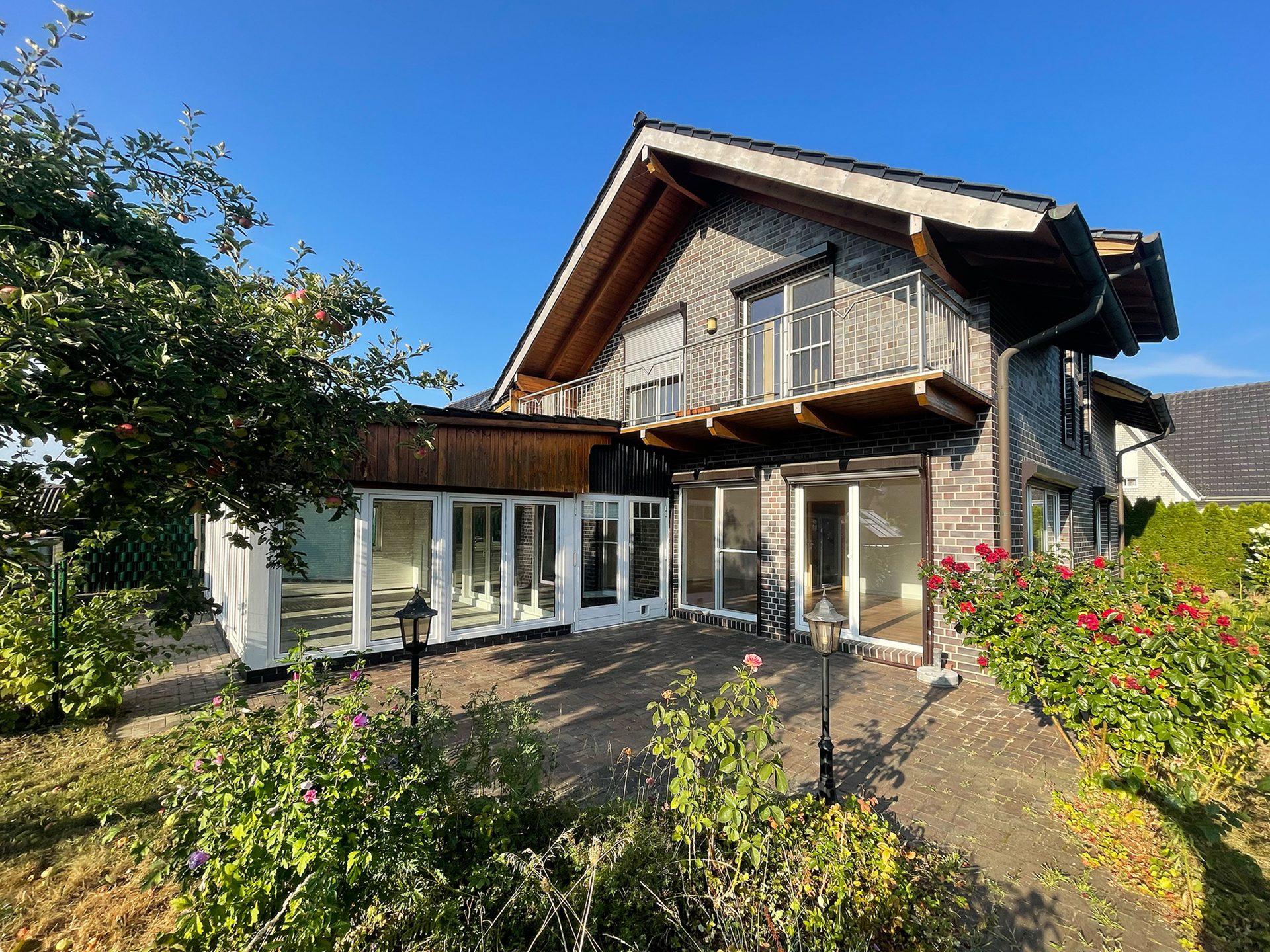 Immobilienangebot - Diepholz - Alle - Modernisiertes Einfamilienhaus mit Wintergarten, Sauna & umlaufender Terrasse