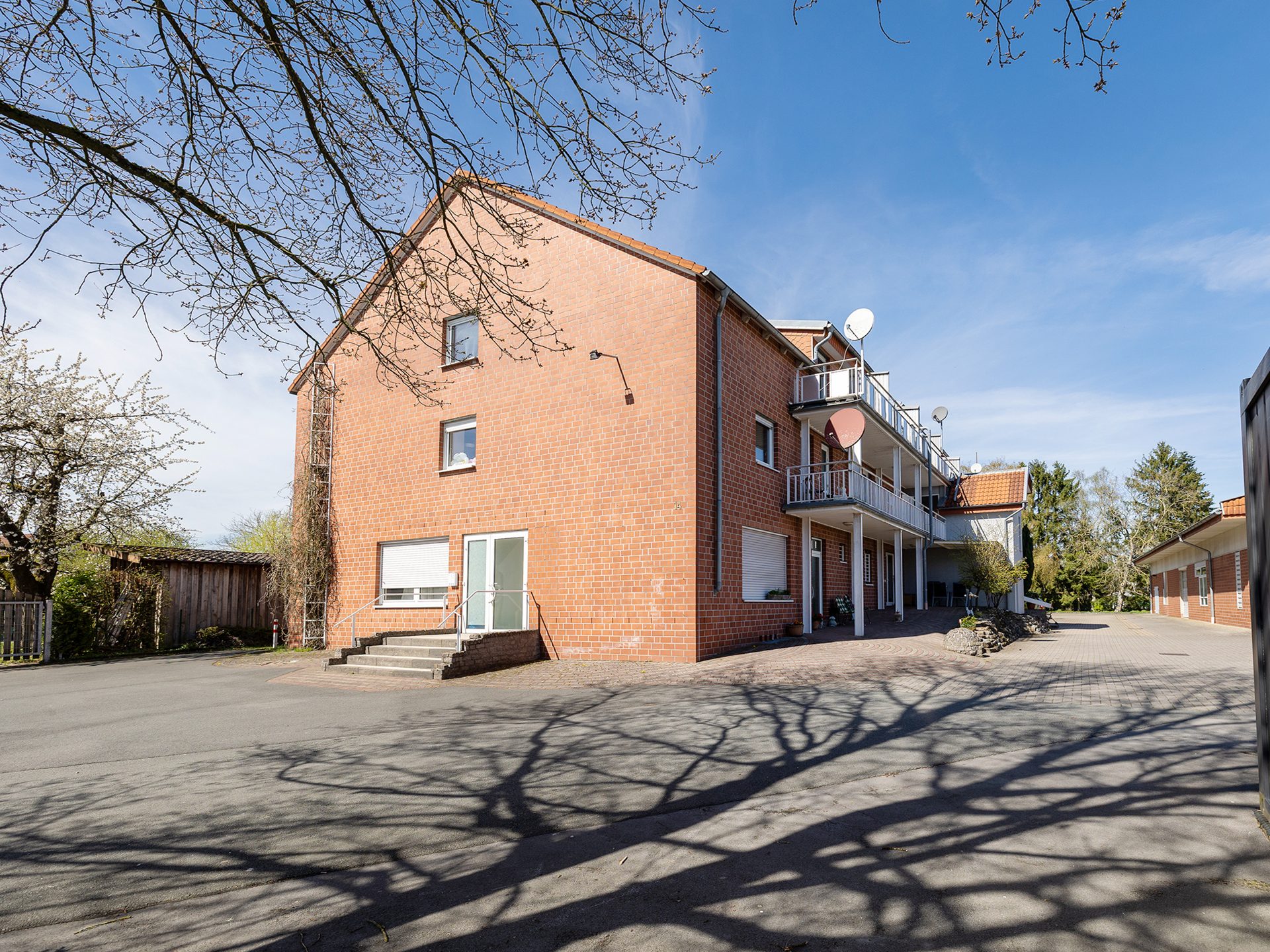 Immobilienangebot - Melle / Neuenkirchen - Alle - Vollvermietetes Renditeobjekt: 12 Wohneinheiten und eine Lagerhalle in Melle-Neuenkirchen!