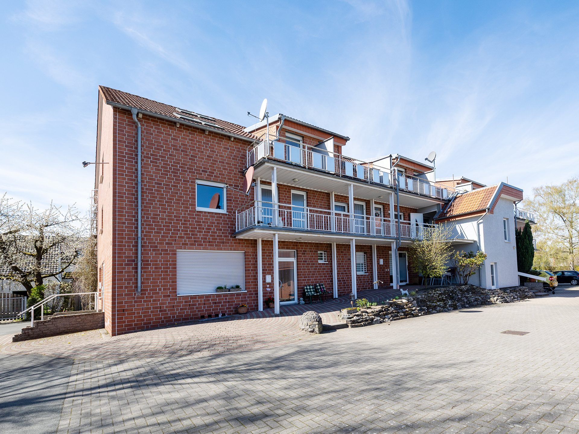 Immobilienangebot - Melle / Neuenkirchen - Alle - Vollvermietetes Renditeobjekt: 12 Wohneinheiten und eine Lagerhalle in Melle-Neuenkirchen!