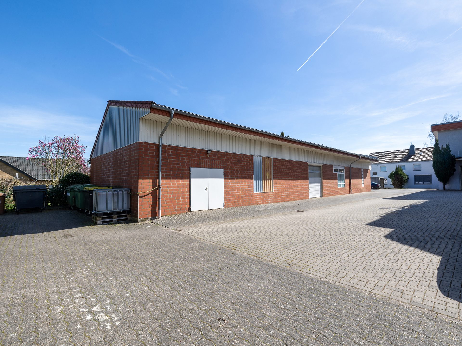 Immobilienangebot - Melle / Neuenkirchen - Alle - Vollvermietetes Renditeobjekt: 12 Wohneinheiten und eine Lagerhalle in Melle-Neuenkirchen!