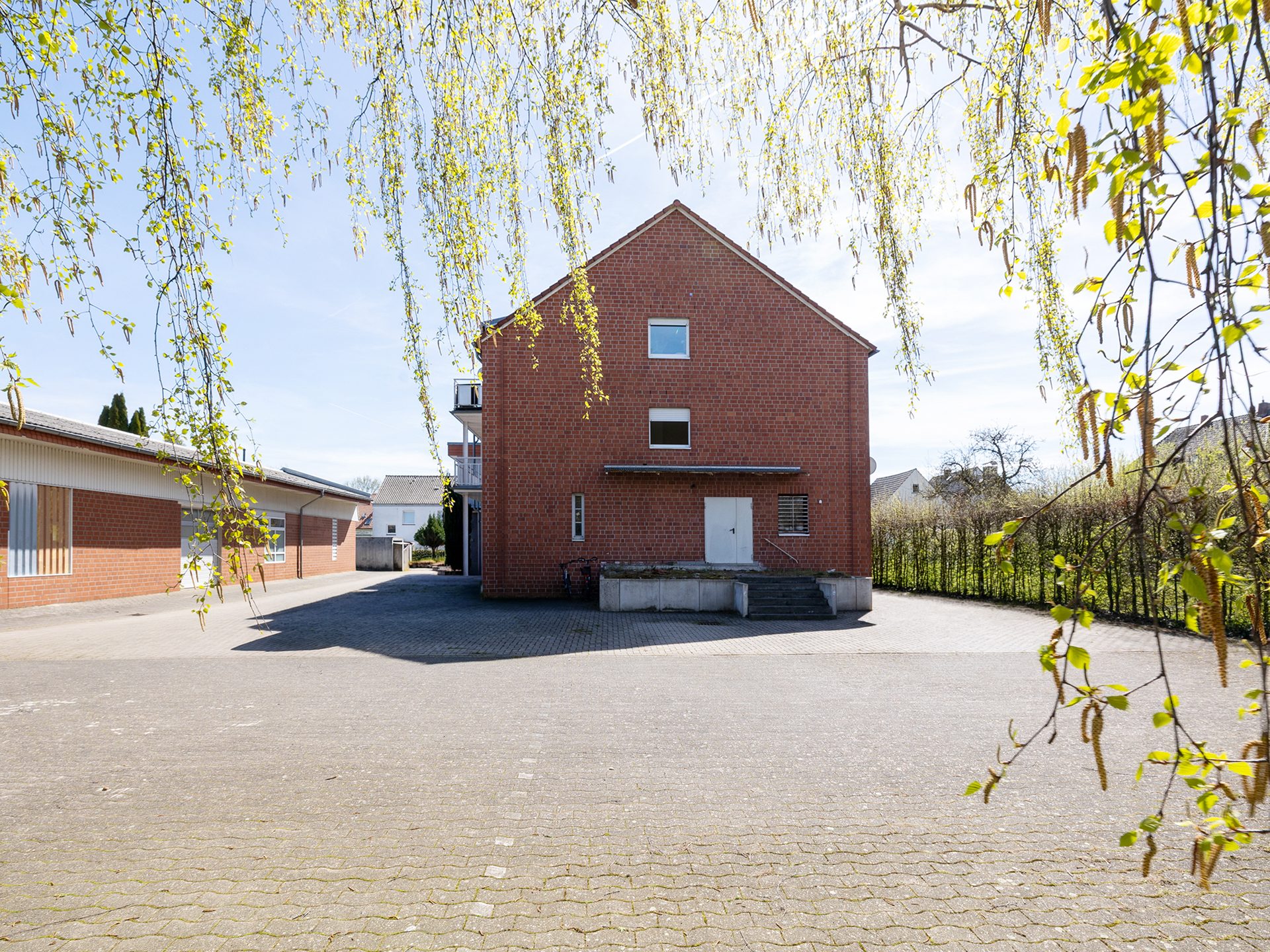 Immobilienangebot - Melle / Neuenkirchen - Alle - Vollvermietetes Renditeobjekt: 12 Wohneinheiten und eine Lagerhalle in Melle-Neuenkirchen!