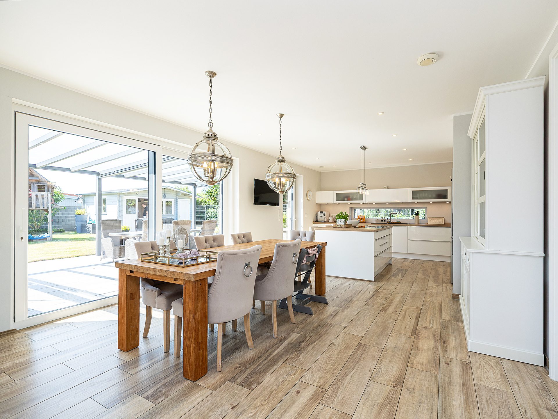Immobilienangebot - Bissendorf - Alle - Stilvolles und modernes Einfamilienhaus, Energieeffizienzklasse A+ in bester Lage von Bissendorf