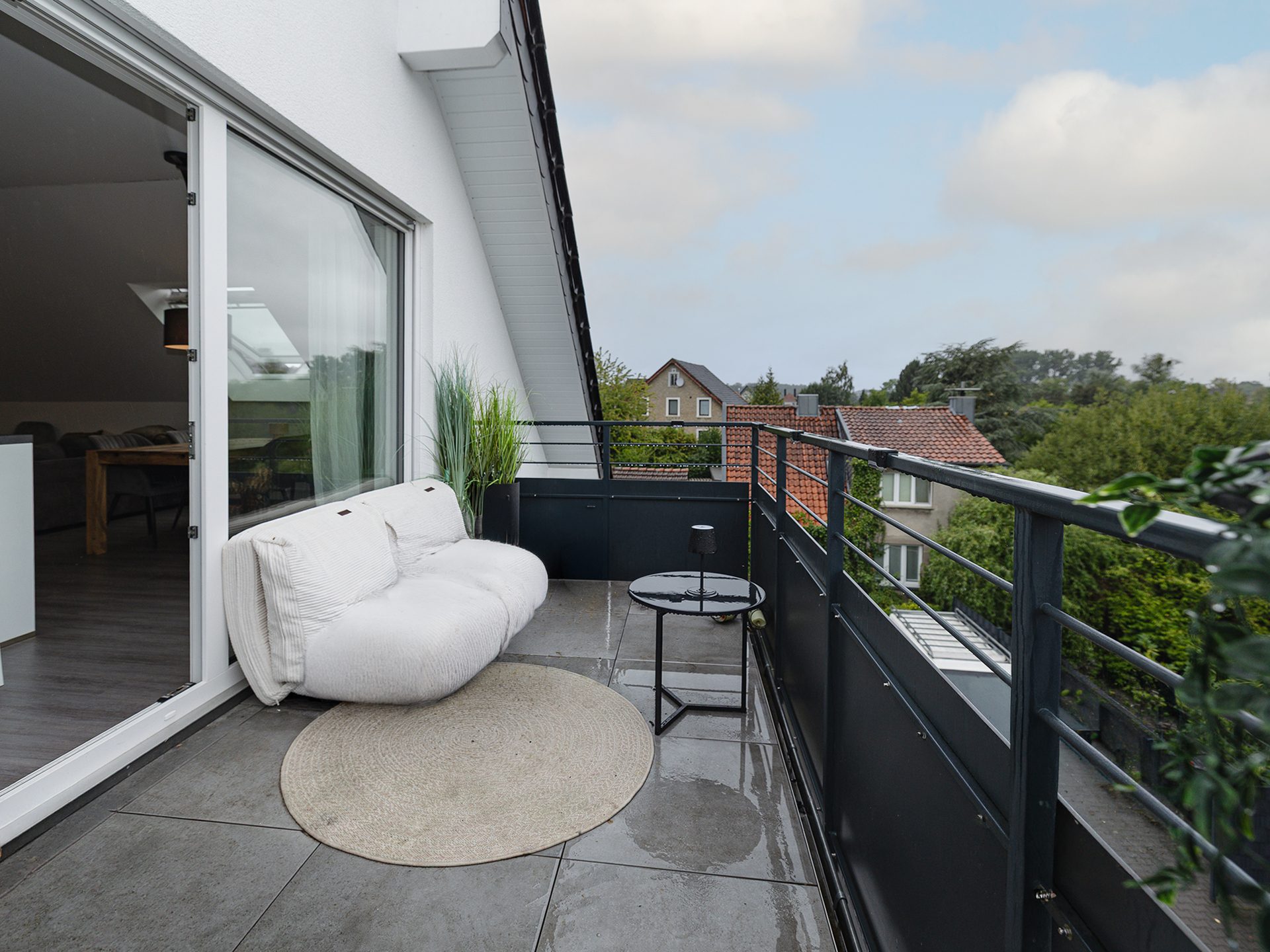Immobilienangebot - Detmold / Remmighausen - Alle - Energieeffizient über den Dächern von Detmold: Moderne 3-Zimmer-Wohnung mit Balkon und Weitblick