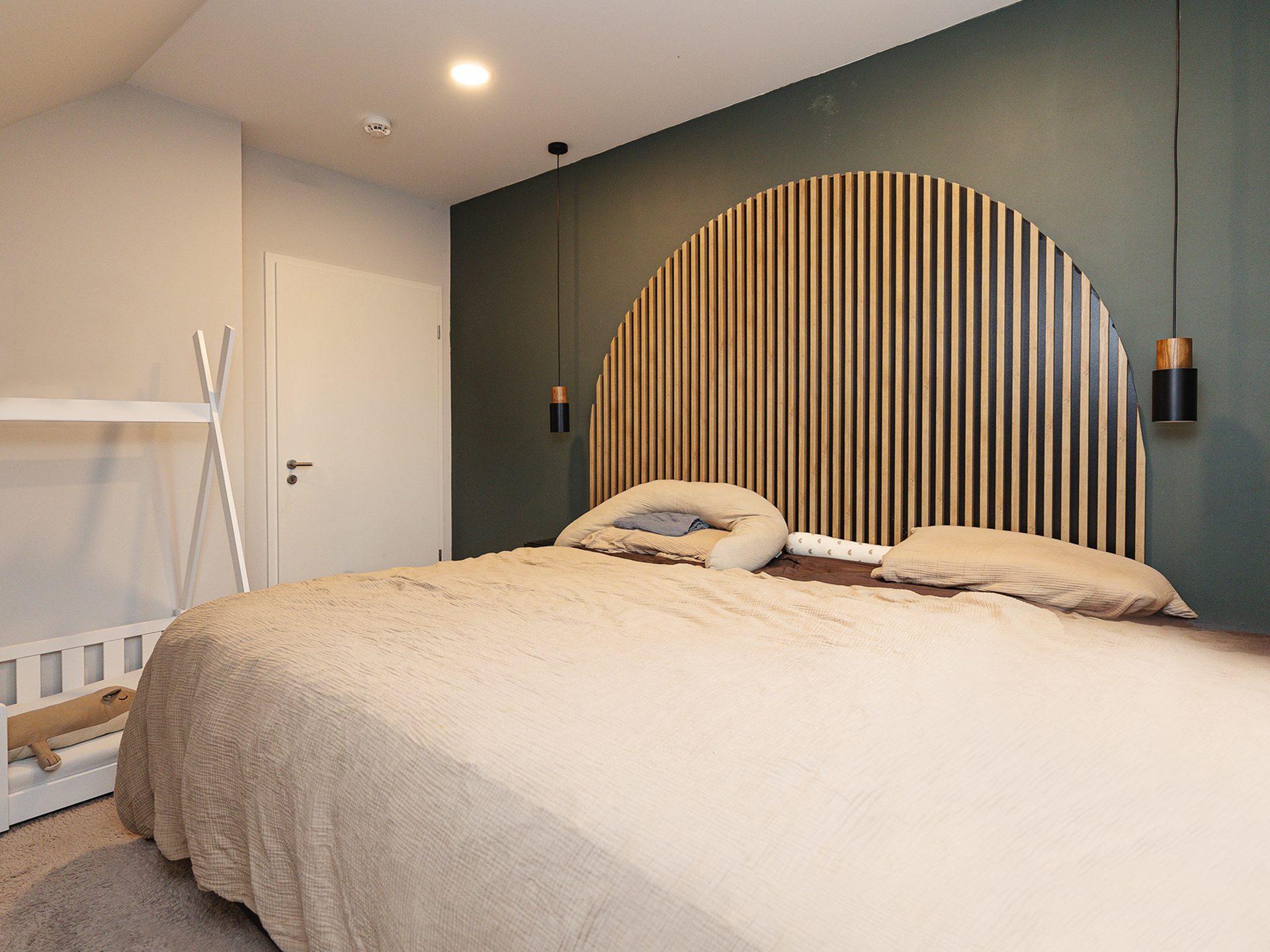 Immobilienangebot - Detmold / Remmighausen - Alle - Energieeffizient über den Dächern von Detmold: Moderne 3-Zimmer-Wohnung mit Balkon und Weitblick