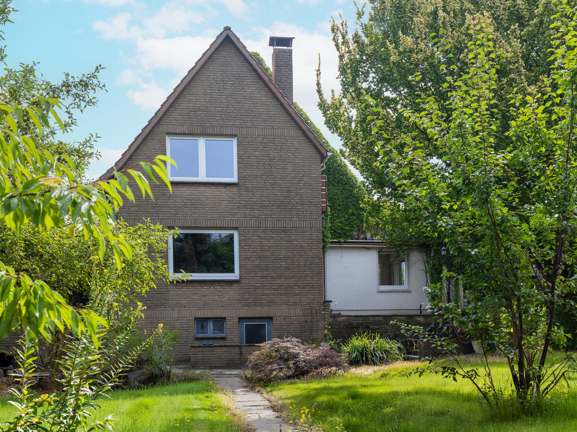 Immobilienangebot - Osnabrück / Gretesch - Alle - Geräumiges Einfamilienhaus mit großem Grundstück und Entwicklungspotenzial in Osnabrück-Gretesch