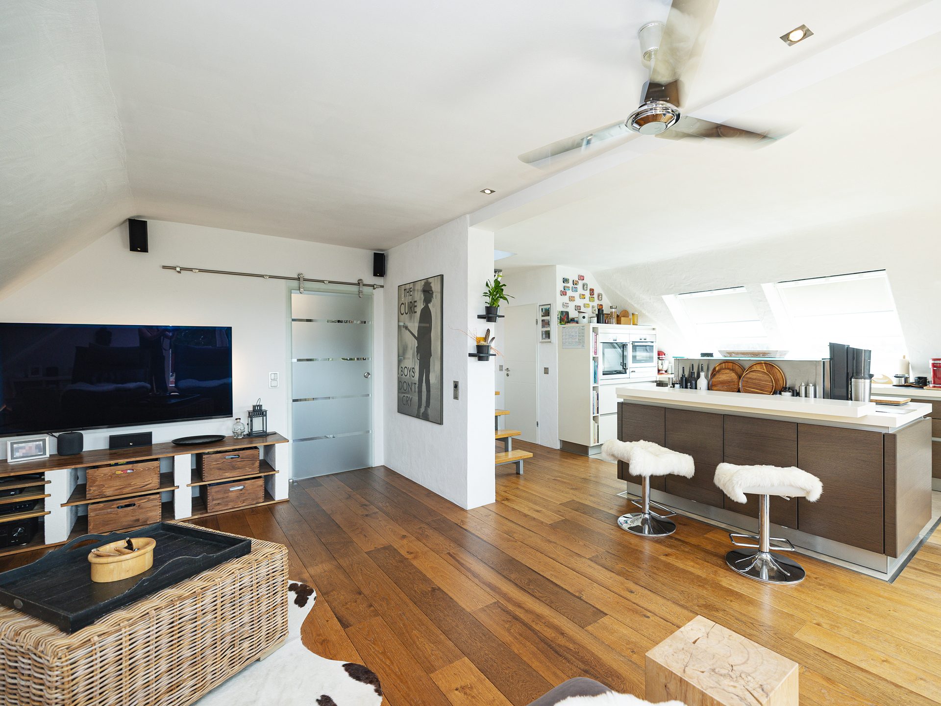 Immobilienangebot - Leverkusen / Opladen - Alle - Hochwertige 2-Zimmer-Dachgeschosswohnung mit ca. 30 m² ausgebautem Zusatzbereich, Balkon & 2 Garagen