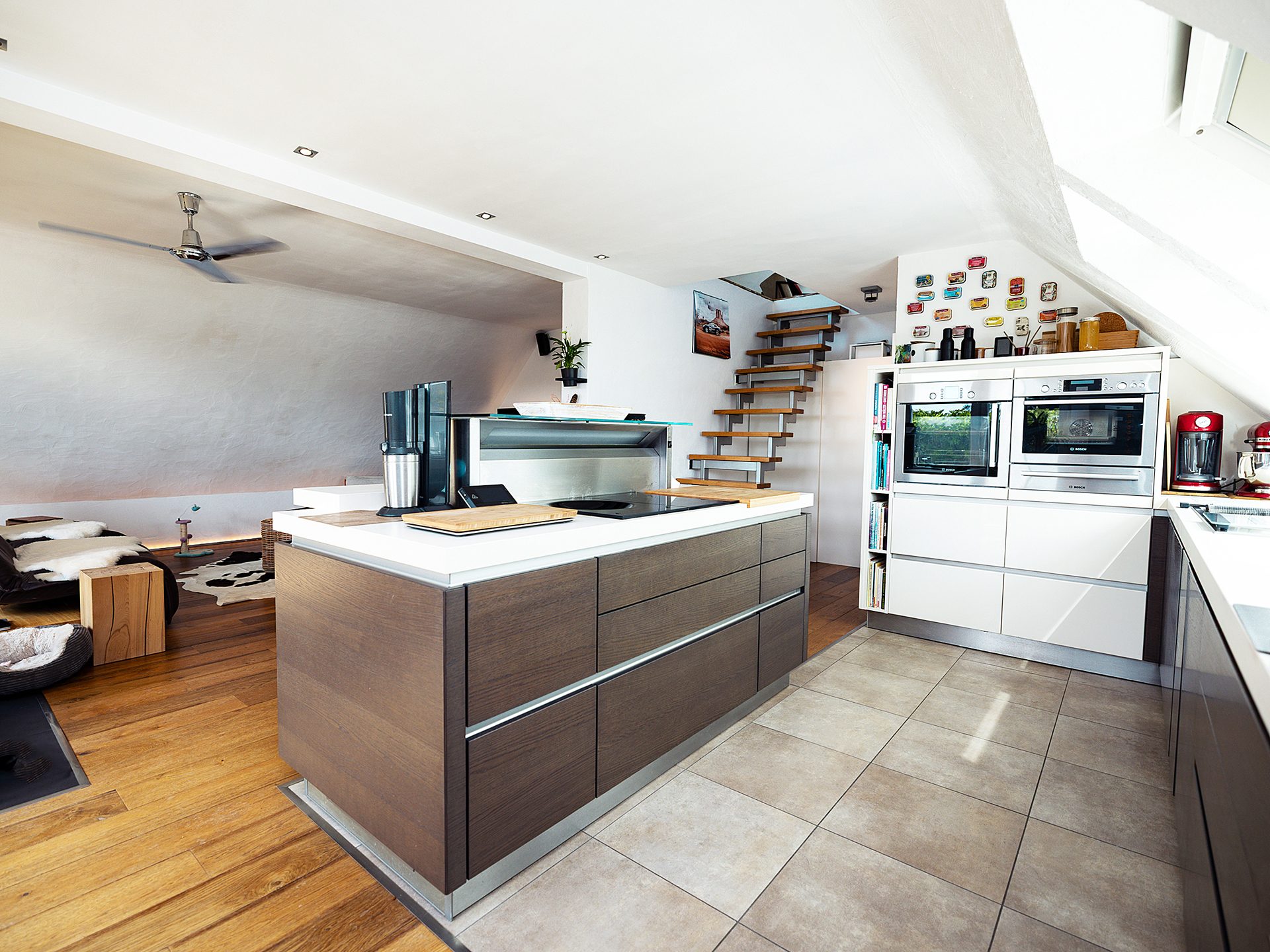 Immobilienangebot - Leverkusen / Opladen - Alle - Hochwertige 2-Zimmer-Dachgeschosswohnung mit ca. 30 m² ausgebautem Zusatzbereich, Balkon & 2 Garagen