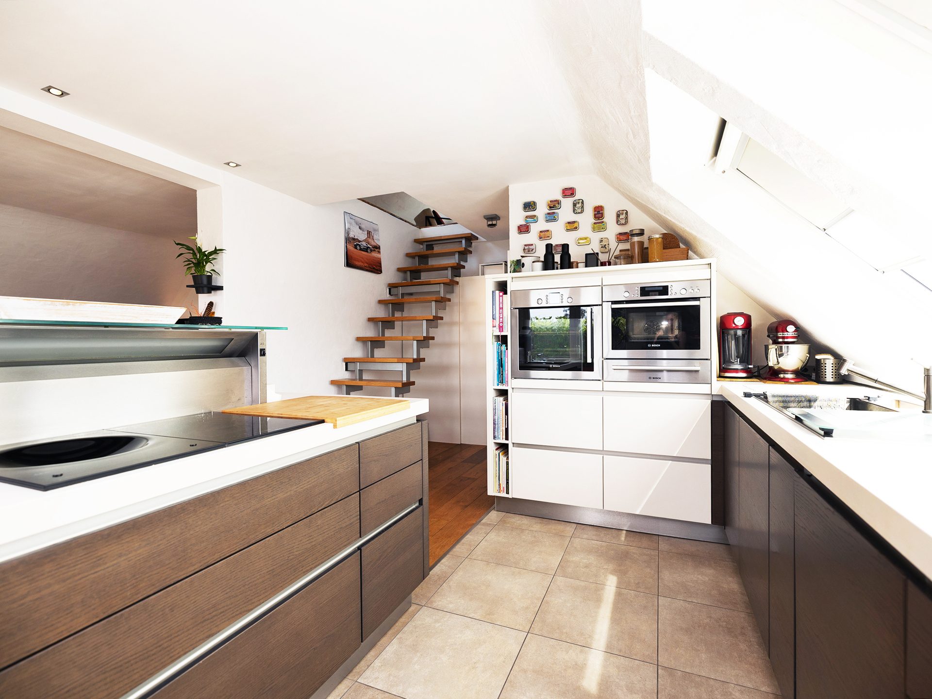 Immobilienangebot - Leverkusen / Opladen - Alle - Hochwertige 2-Zimmer-Dachgeschosswohnung mit ca. 30 m² ausgebautem Zusatzbereich, Balkon & 2 Garagen