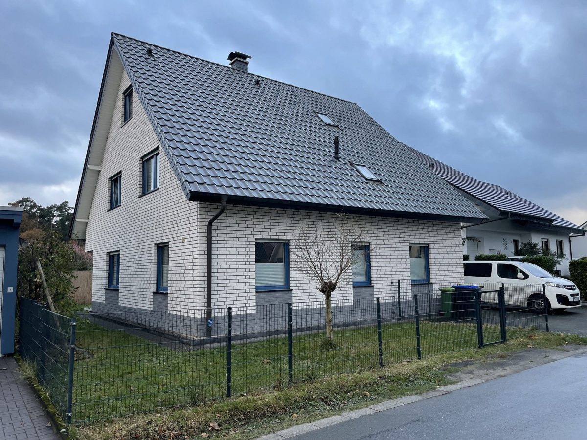 Titelbild Immobilienangebot - Schloß Holte-Stukenbrock - Alle - Viel Platz und moderne Technik !
