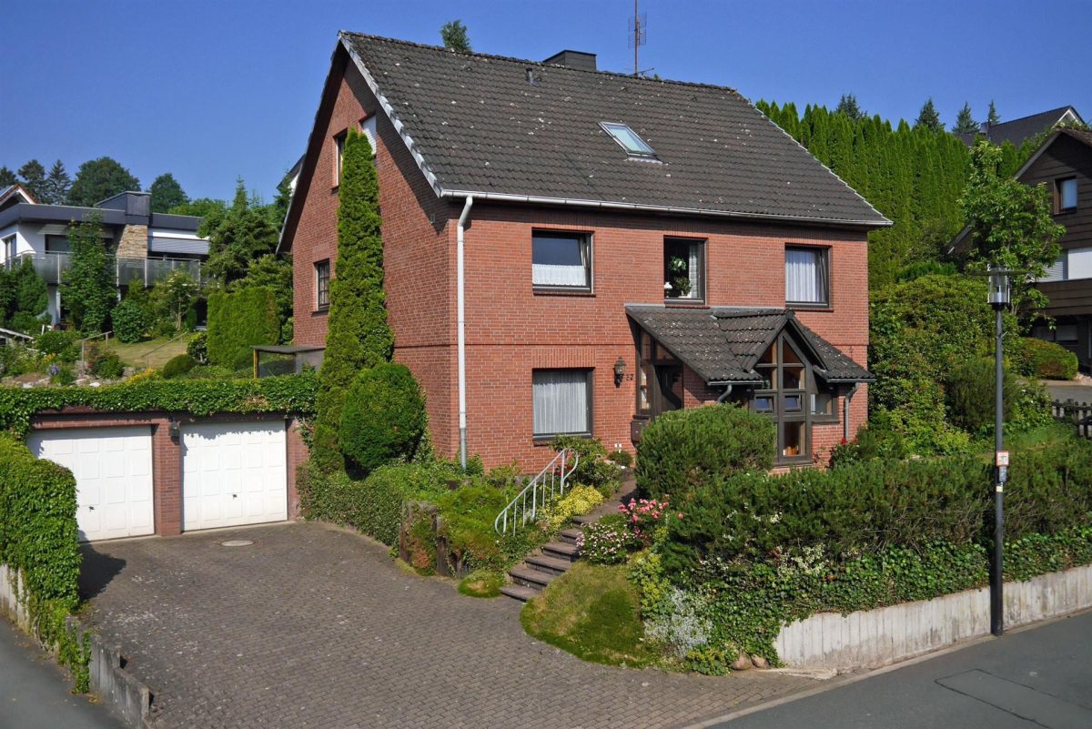 Immobilienangebot - Höxter - Alle - Massiv gebautes Einfamilienhaus mit schönem Ausblick