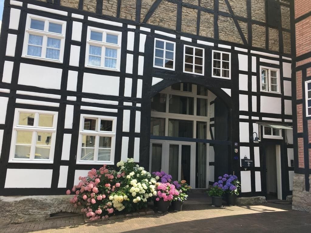 Immobilienangebot – Brakel – Alle – Großzügiges und modernisiertes Fachwerkhaus mit Einliegerwohnung im Stadtkern Immobilienangebot - Brakel - Alle - Großzügiges und modernisiertes Fachwerkhaus mit Einliegerwohnung im Stadtkern