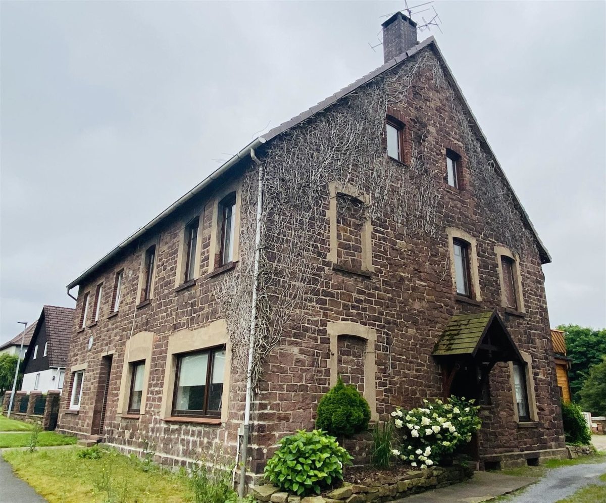 Immobilienangebot - Boffzen - Alle - Solide Doppelhaushälfte als Kapitalanlage in Boffzen