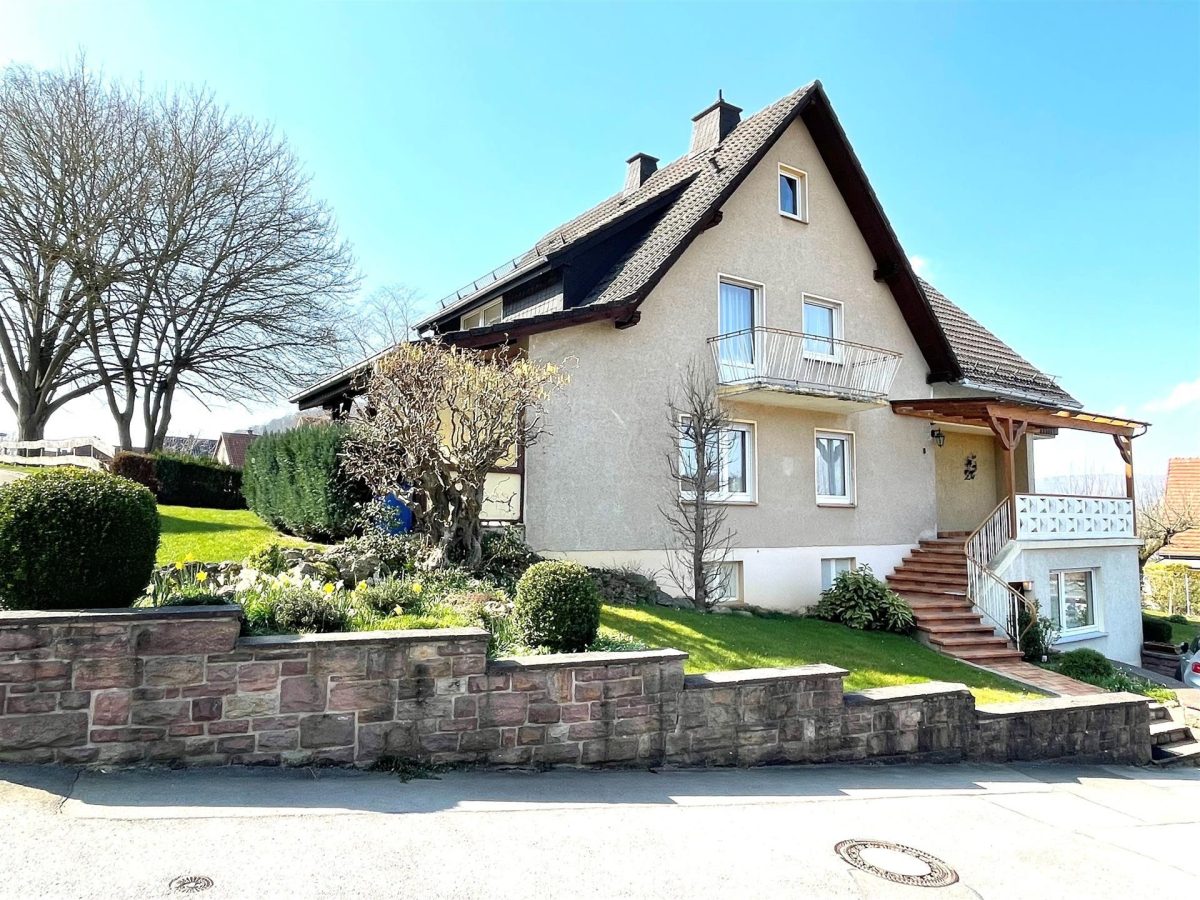 Immobilienangebot - Höxter - Alle - Großzügiges Wohnhaus für Ihre komplette Familie in Höxter-Bruchhausen