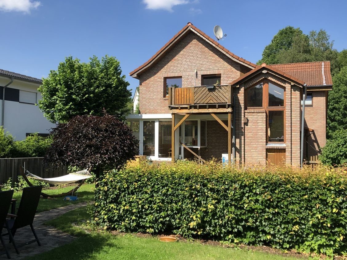 Immobilienangebot – Altenbeken – Alle – Zentral gelegenes Zweifamilienhaus mit herrlichem Garten Immobilienangebot - Altenbeken - Alle - Zentral gelegenes Zweifamilienhaus mit herrlichem Garten
