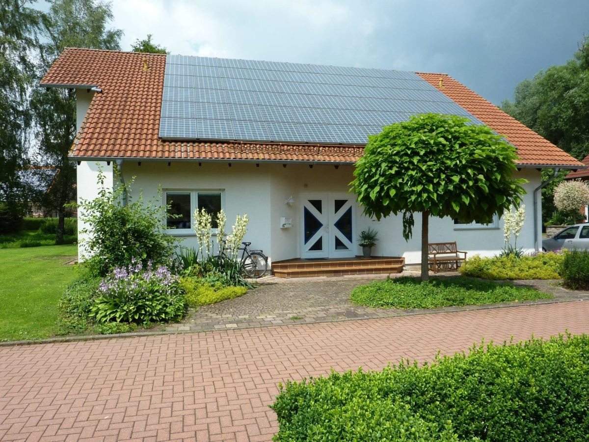 Immobilienangebot – Bad Driburg-Reelsen – Alle – Gepflegtes Bürogebäude mit Photovoltaik-Anlage, auch als 1-2 Familienhaus nutzbar, in Bad Driburg-Reelsen Immobilienangebot - Bad Driburg-Reelsen - Alle - Gepflegtes Bürogebäude mit Photovoltaik-Anlage, auch als 1-2 Familienhaus nutzbar, in Bad Driburg-Reelsen