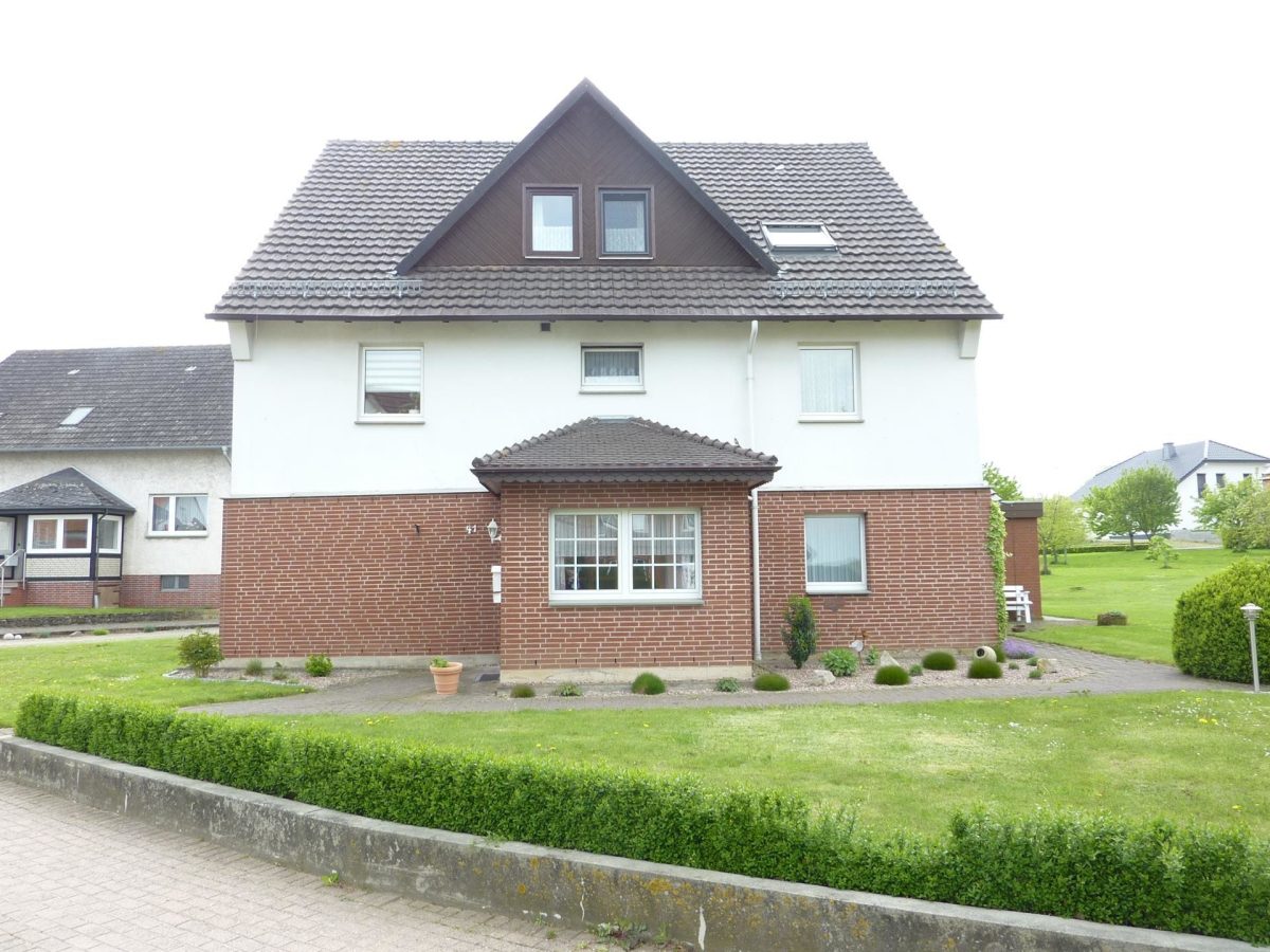 Immobilienangebot - Willebadessen - Alle - Großes und gepflegtes Haus in ländlicher Lage